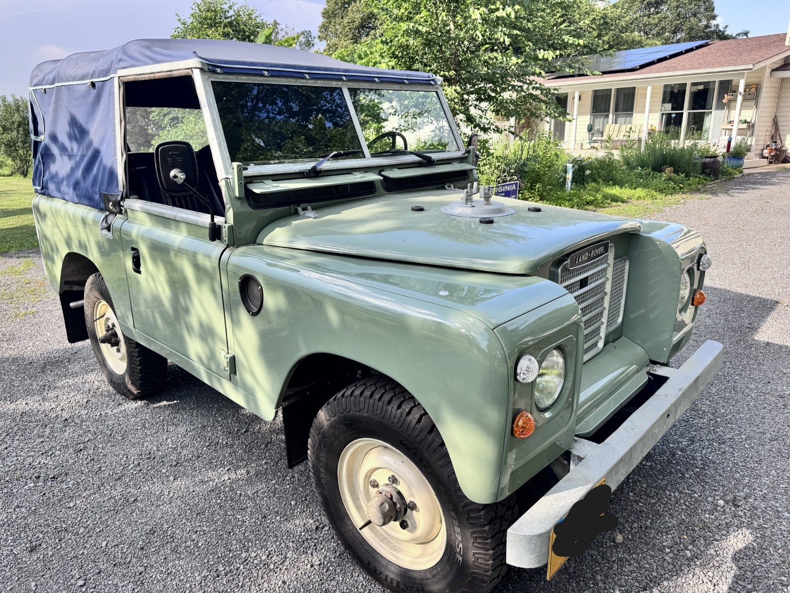 Land-Rover-LR3-1981-SUV