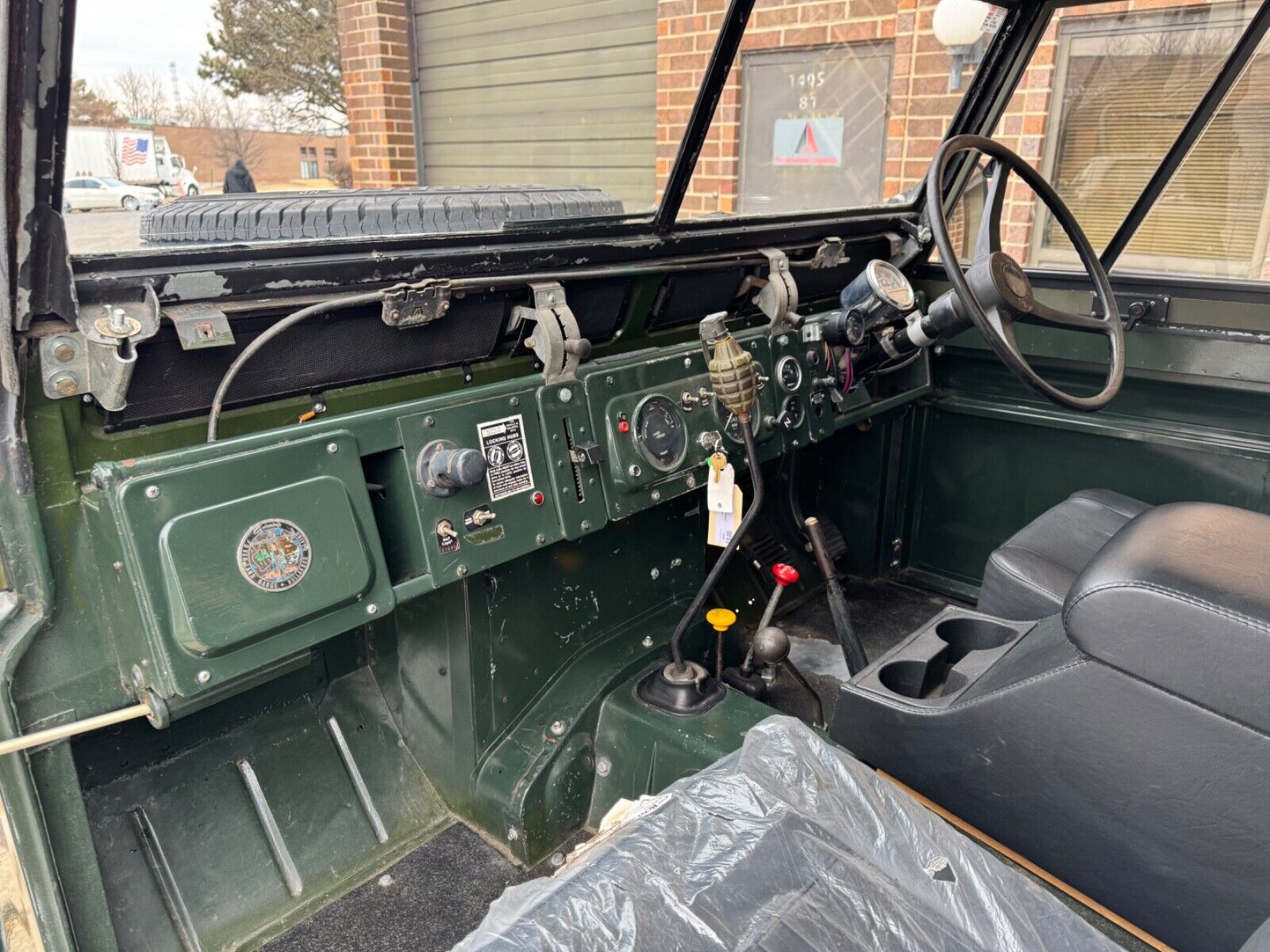 Land-Rover-Series-IIA-88-1971-SUV-23