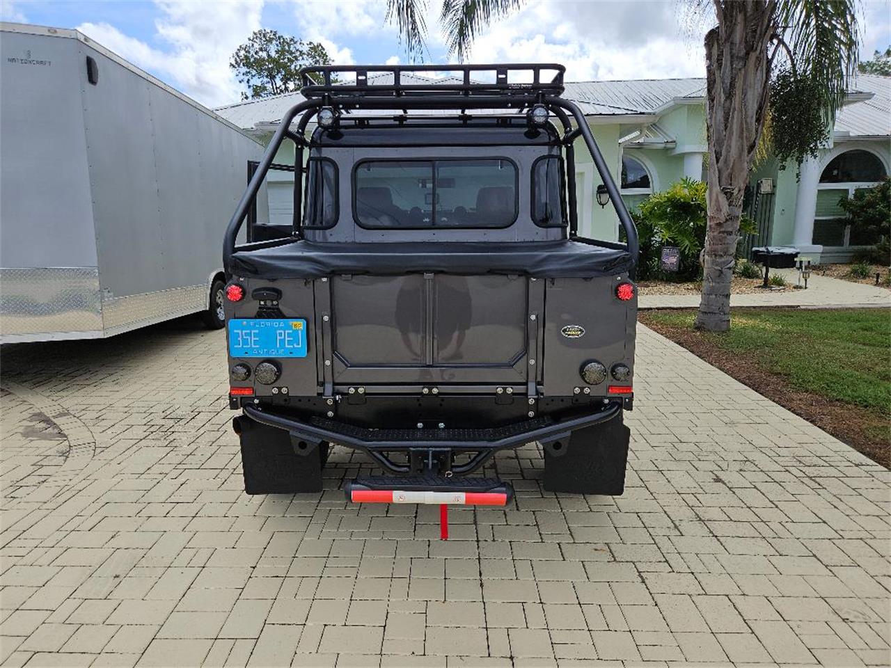 Land-rover-Defender-110-1988-grey-and-black-black-3