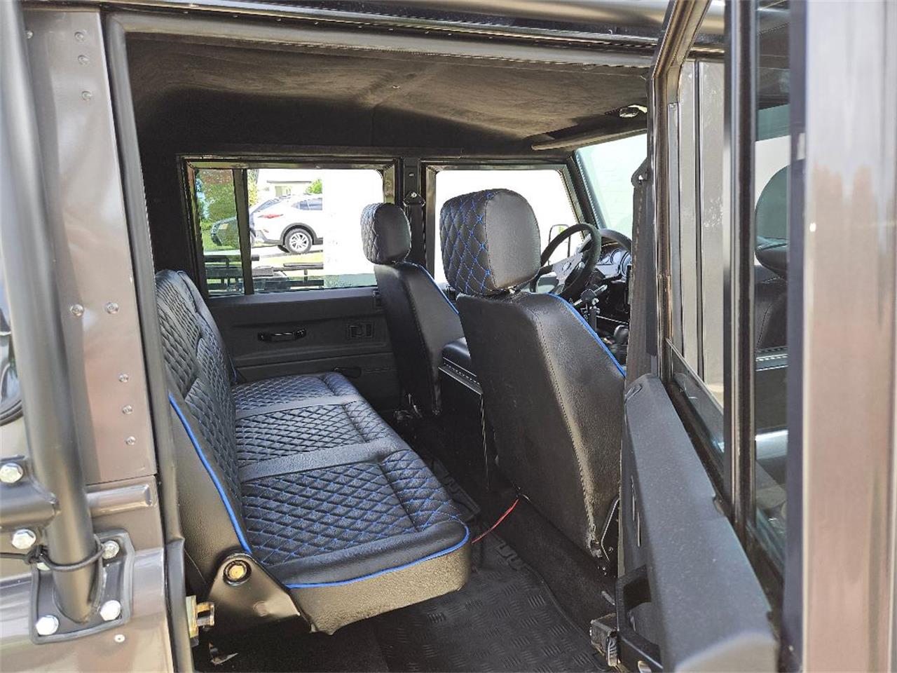 Land-rover-Defender-110-1988-grey-and-black-black-4