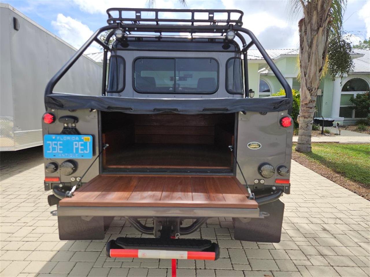 Land-rover-Defender-110-1988-grey-and-black-black-6
