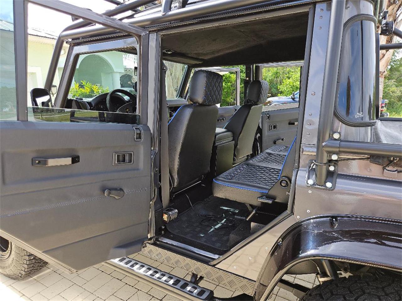 Land-rover-Defender-110-1988-grey-and-black-black-7