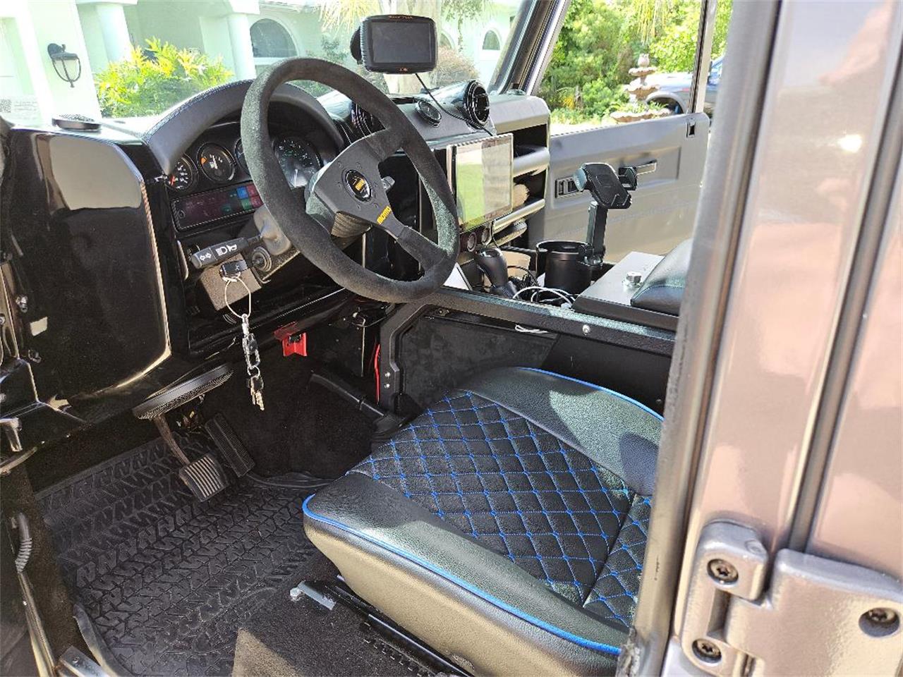 Land-rover-Defender-110-1988-grey-and-black-black-8