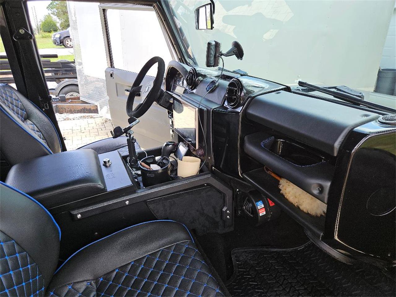 Land-rover-Defender-110-1988-grey-and-black-black-9