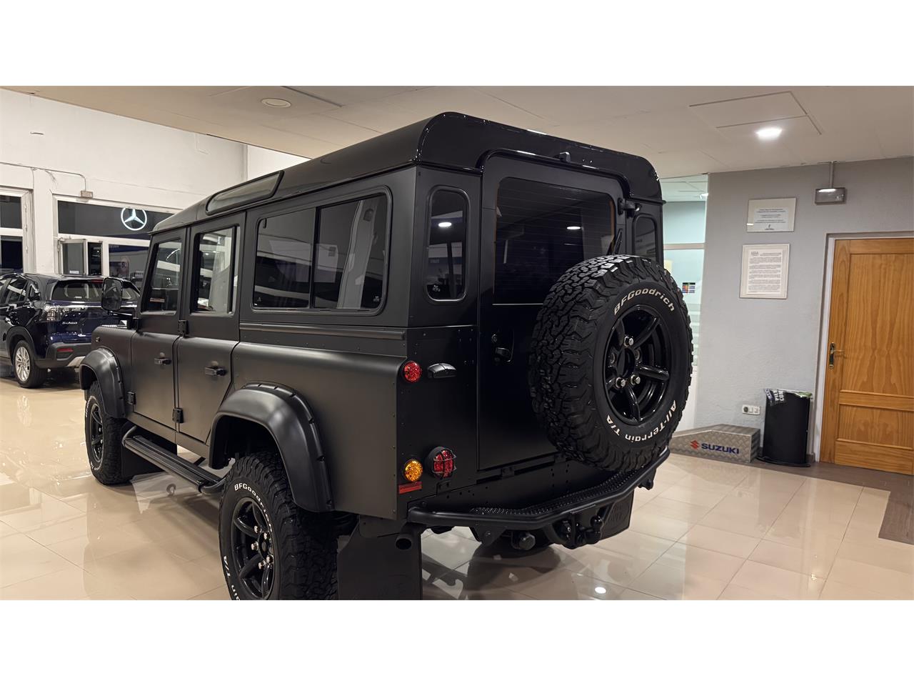 Land-rover-Defender-110-1994-BLACK-BLACK-23