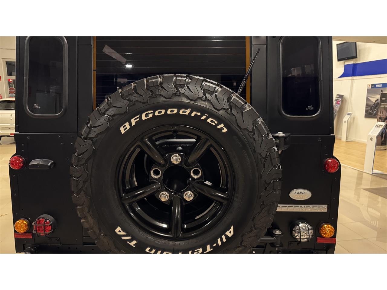 Land-rover-Defender-110-1994-BLACK-BLACK-25