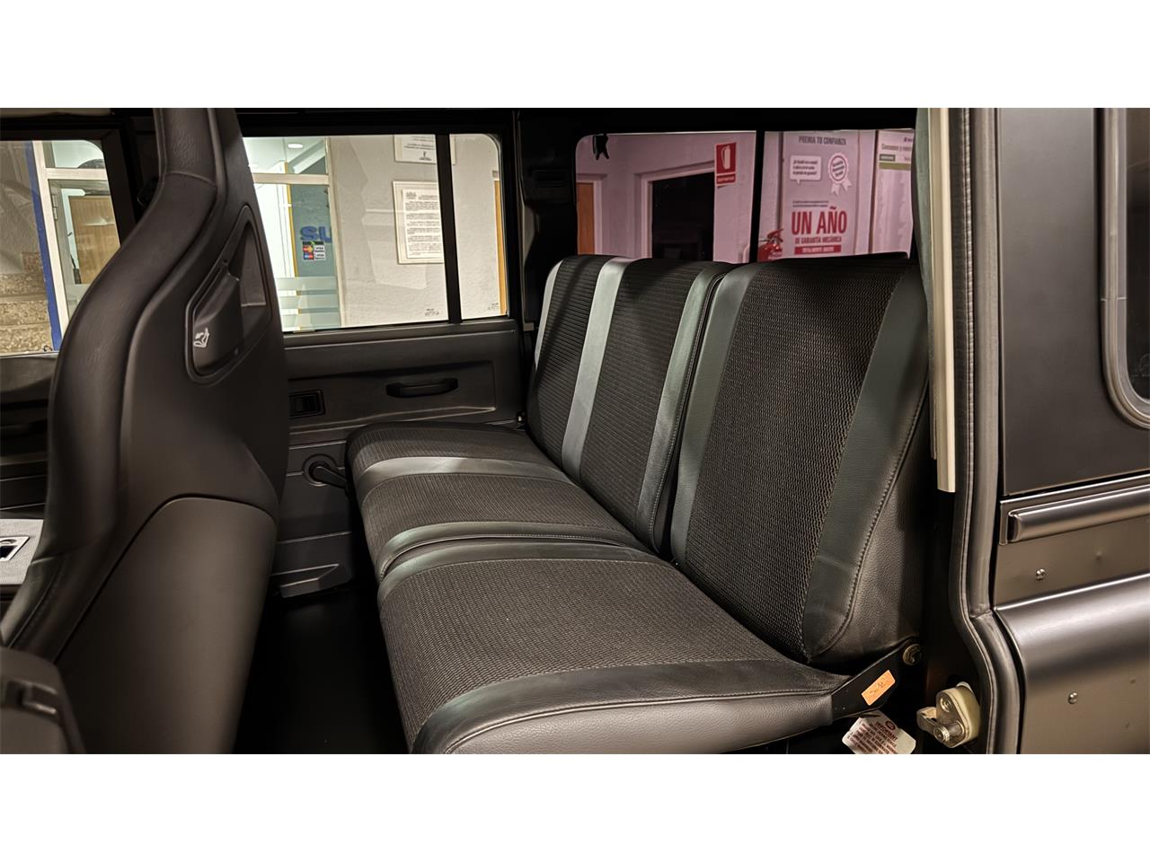 Land-rover-Defender-110-1994-BLACK-BLACK-44