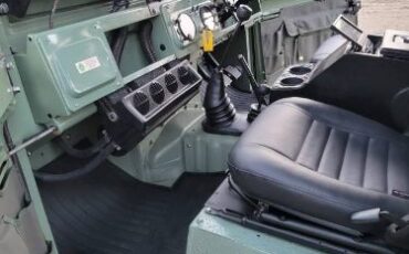 Land-rover-Defender-1966-Green-11