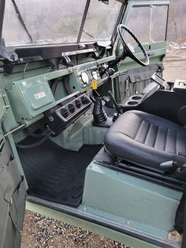 Land-rover-Defender-1966-Green-11