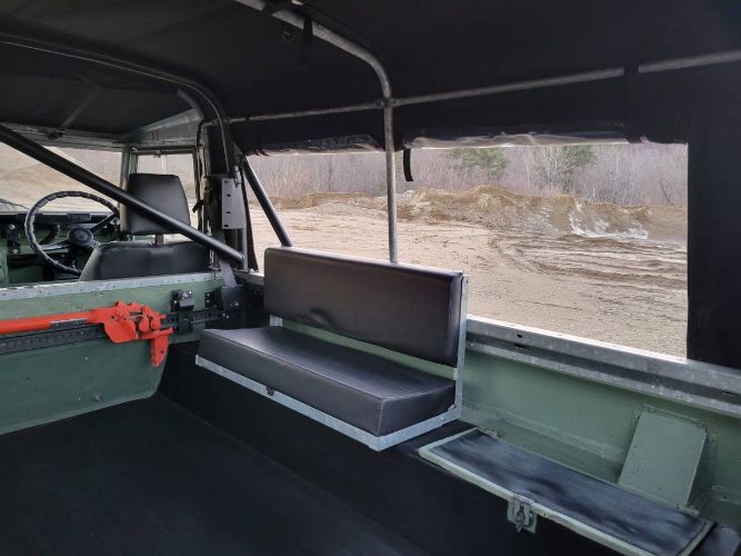 Land-rover-Defender-1966-Green-12