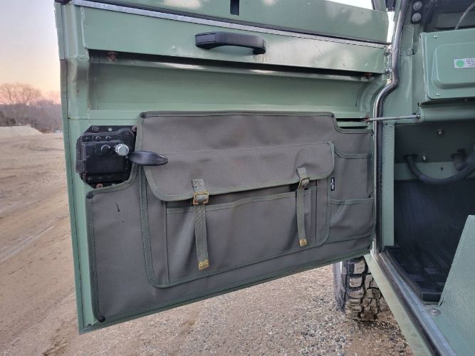 Land-rover-Defender-1966-Green-16