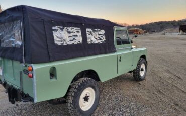 Land-rover-Defender-1966-Green-2