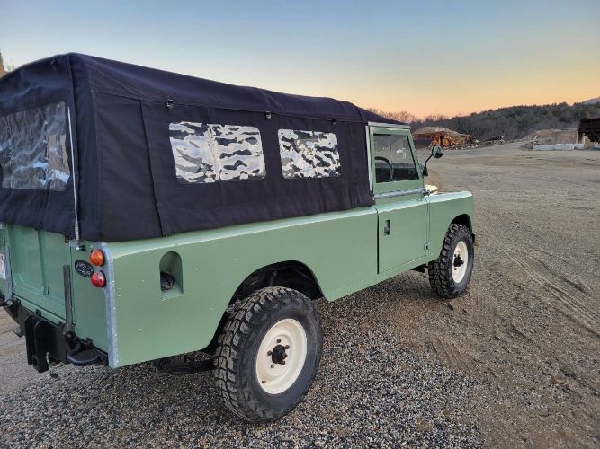 Land-rover-Defender-1966-Green-2
