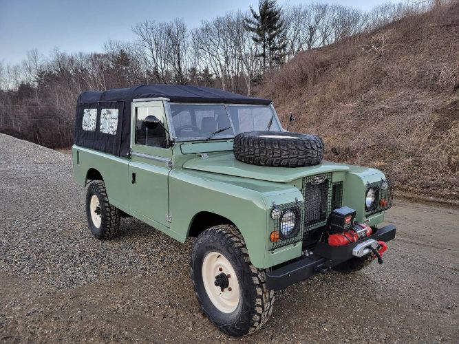 Land-rover-Defender-1966-Green