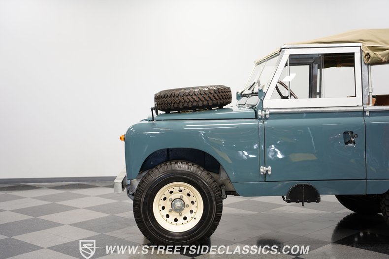 Land-rover-Series-2a-1968-Marine-Blue-Tan-26