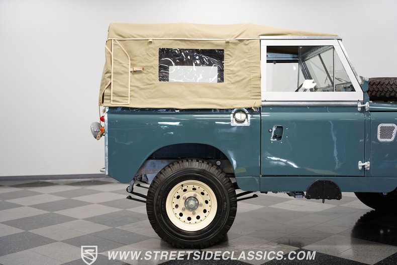 Land-rover-Series-2a-1968-Marine-Blue-Tan-31