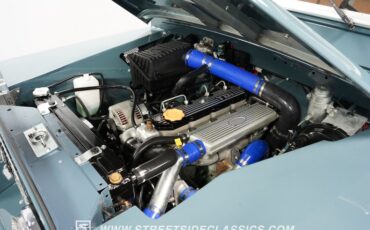 Land-rover-Series-2a-1968-Marine-Blue-Tan-34