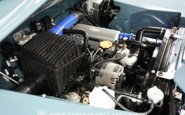 Land-rover-Series-2a-1968-Marine-Blue-Tan-37
