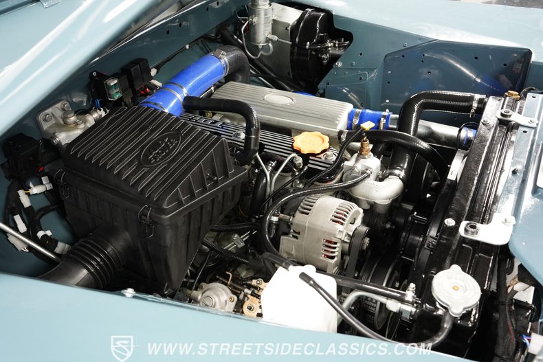 Land-rover-Series-2a-1968-Marine-Blue-Tan-37