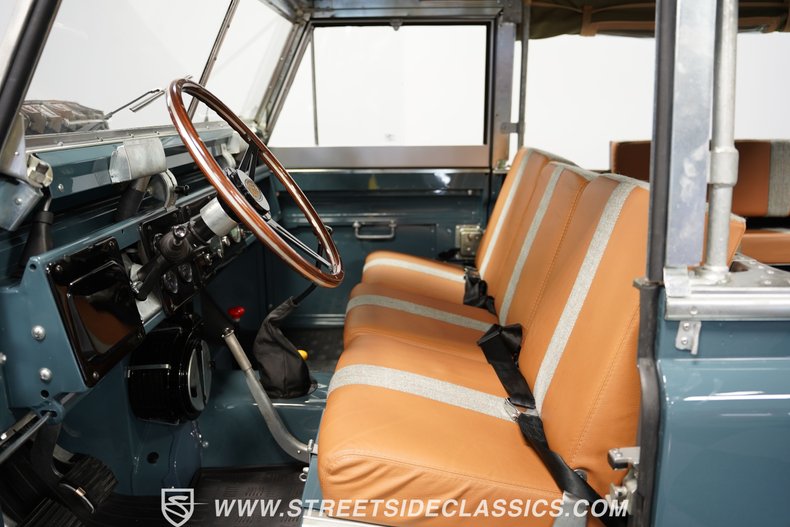 Land-rover-Series-2a-1968-Marine-Blue-Tan-40
