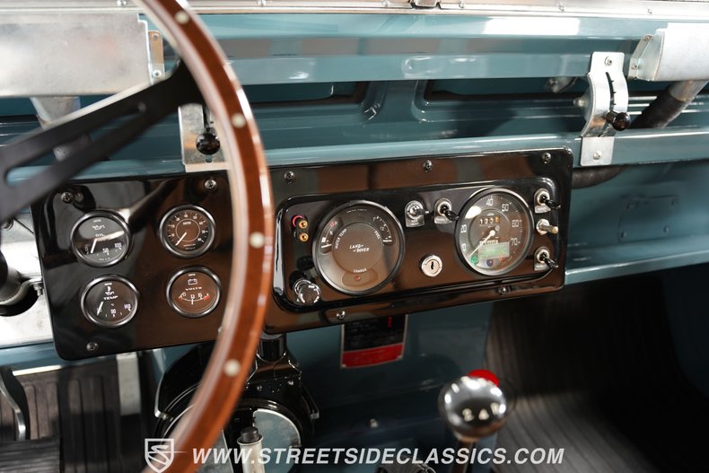 Land-rover-Series-2a-1968-Marine-Blue-Tan-42