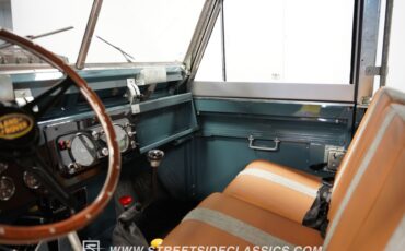 Land-rover-Series-2a-1968-Marine-Blue-Tan-45