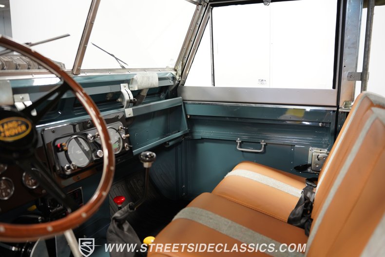 Land-rover-Series-2a-1968-Marine-Blue-Tan-45