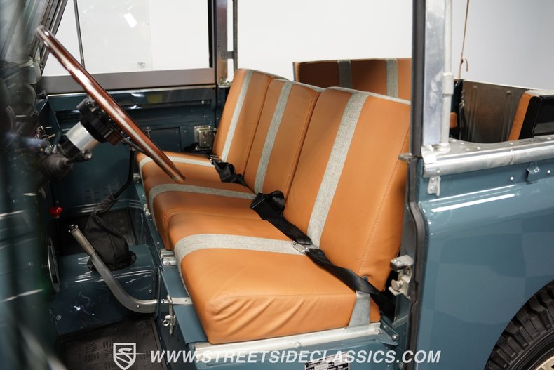 Land-rover-Series-2a-1968-Marine-Blue-Tan-46