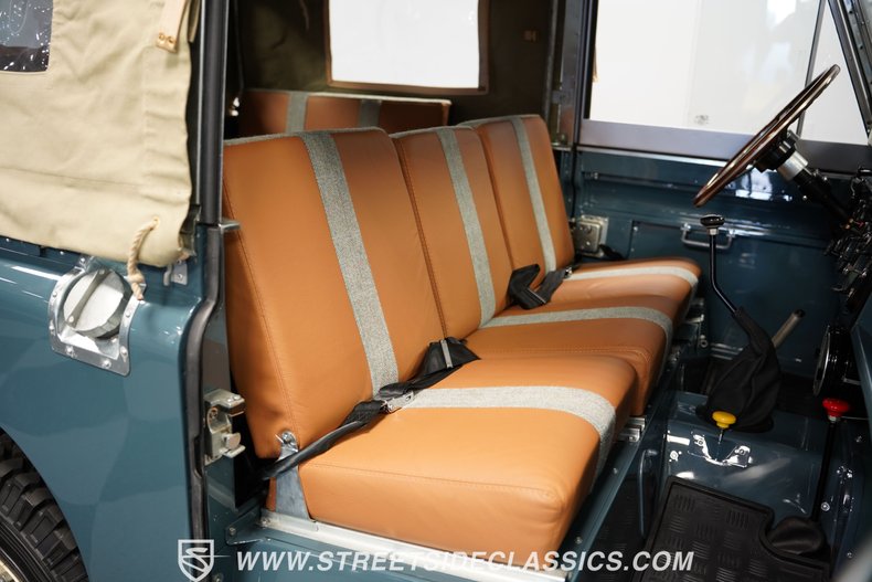 Land-rover-Series-2a-1968-Marine-Blue-Tan-49