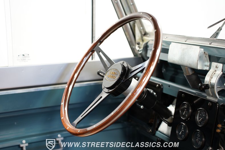 Land-rover-Series-2a-1968-Marine-Blue-Tan-8