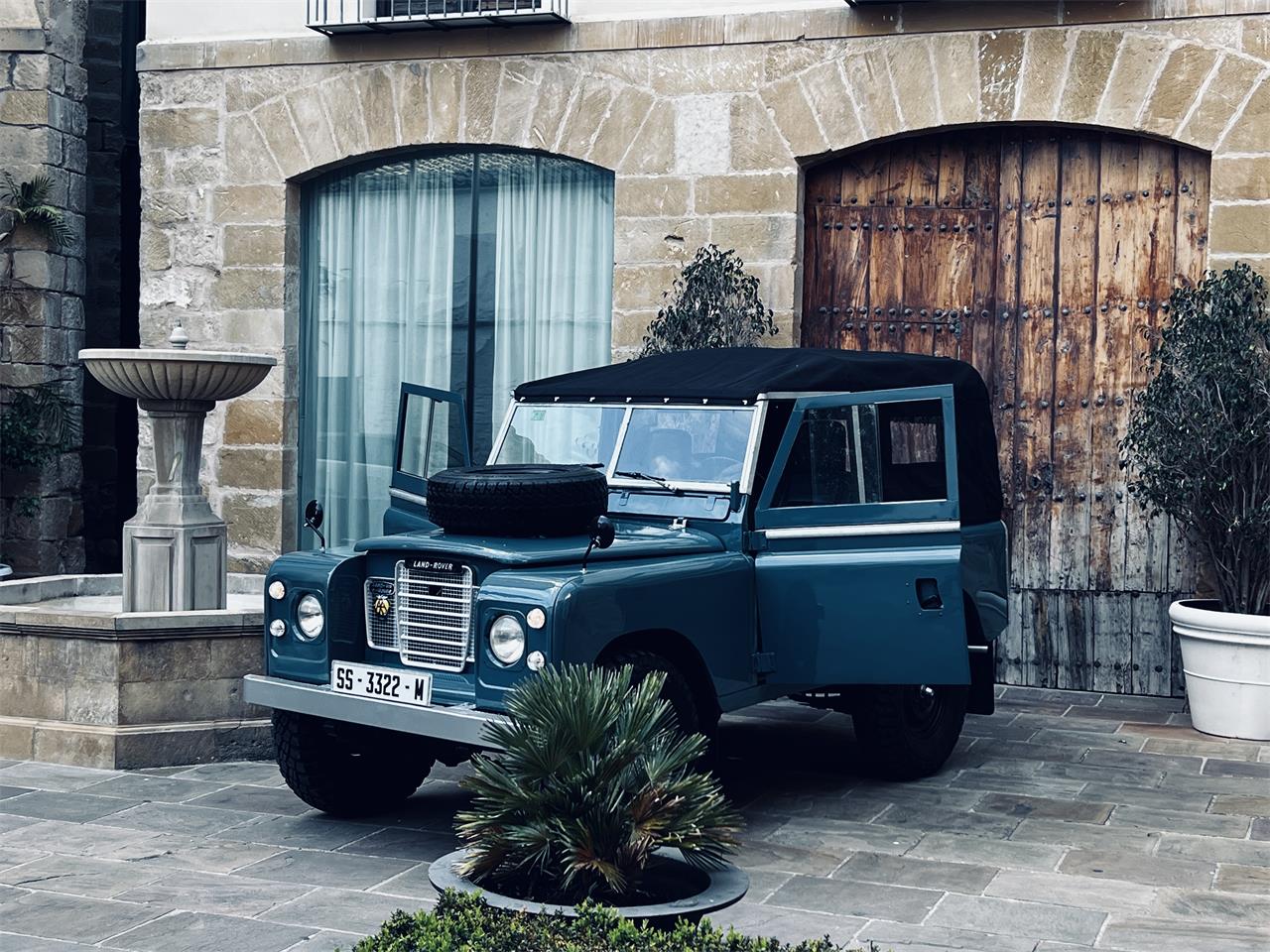 Land-rover-Series-iia-1966-Marine-blue-Luxury-Black-1
