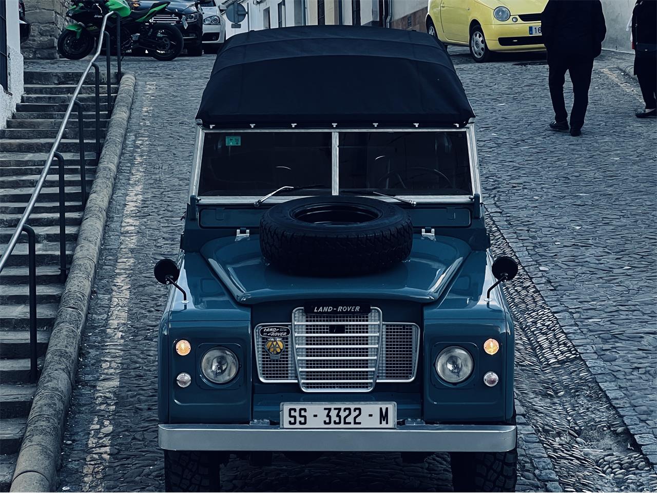 Land-rover-Series-iia-1966-Marine-blue-Luxury-Black-2