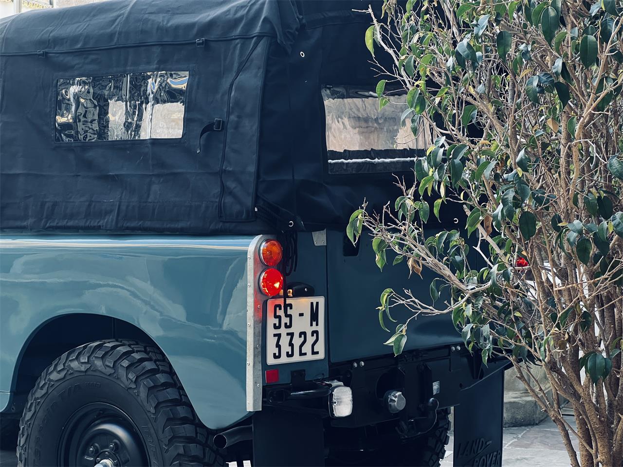 Land-rover-Series-iia-1966-Marine-blue-Luxury-Black-21