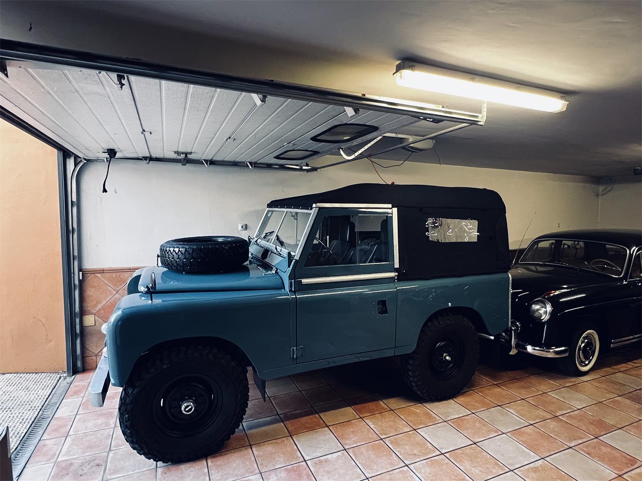 Land-rover-Series-iia-1966-Marine-blue-Luxury-Black-24