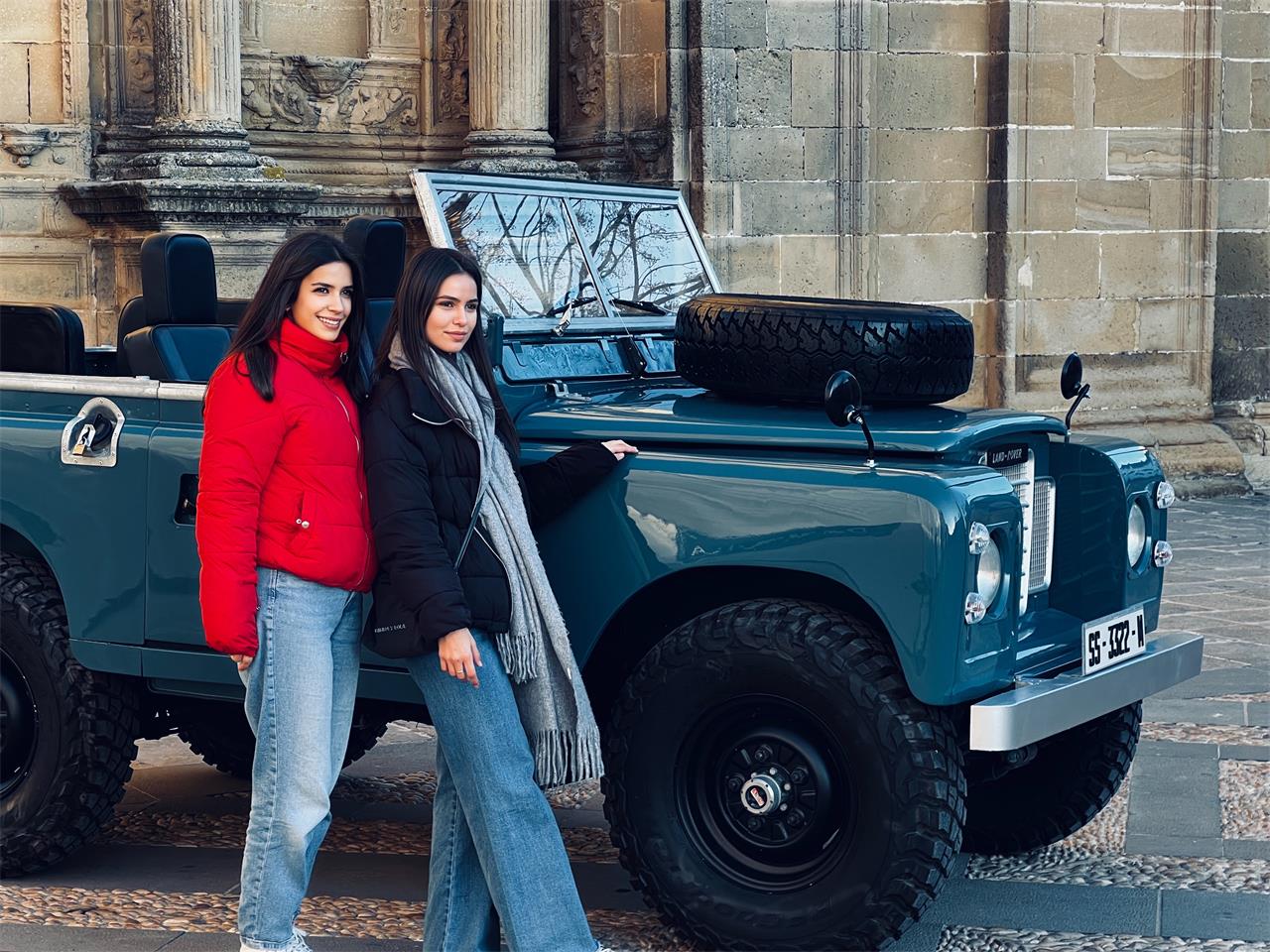 Land-rover-Series-iia-1966-Marine-blue-Luxury-Black-4
