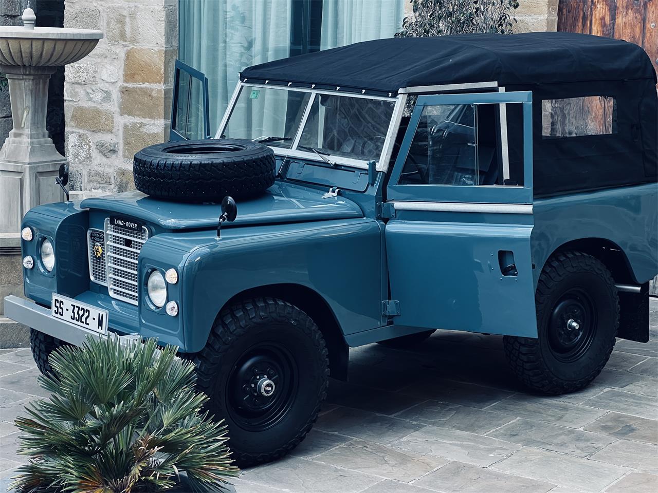 Land-rover-Series-iia-1966-Marine-blue-Luxury-Black-40
