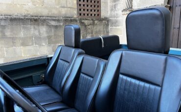 Land-rover-Series-iia-1966-Marine-blue-Luxury-Black-42