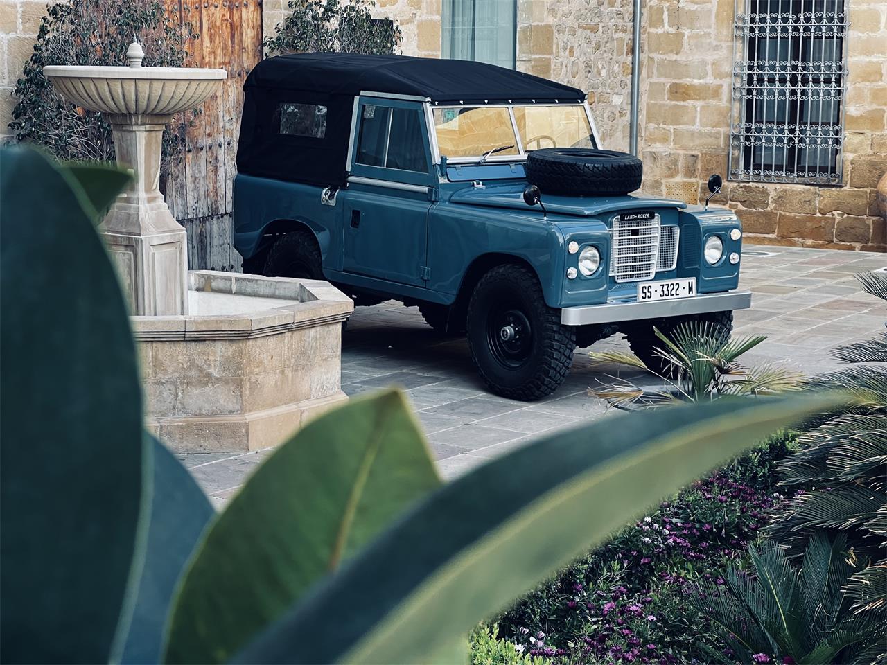 Land-rover-Series-iia-1966-Marine-blue-Luxury-Black-43