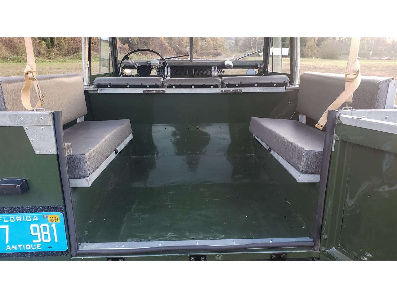 Land-rover-Series-iia-1969-Bronze-green-Elephant-hide-gray-10