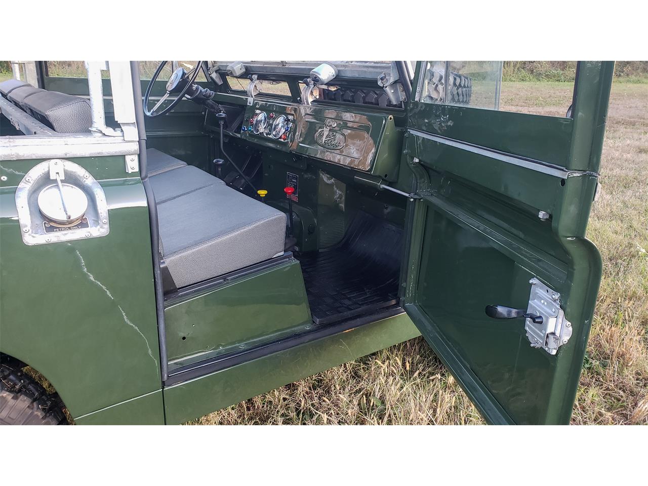 Land-rover-Series-iia-1969-Bronze-green-Elephant-hide-gray-11