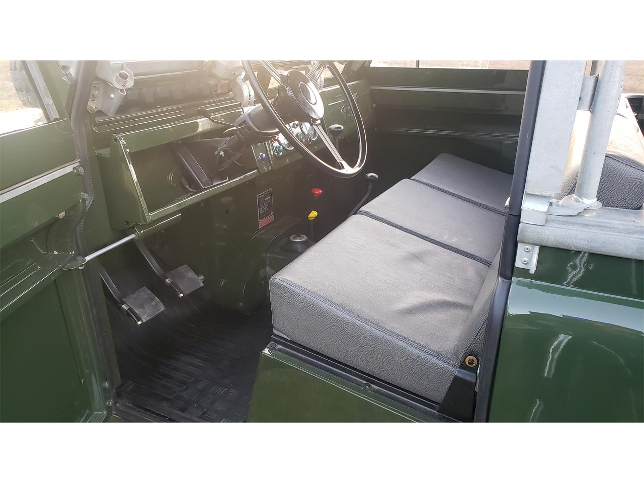 Land-rover-Series-iia-1969-Bronze-green-Elephant-hide-gray-2