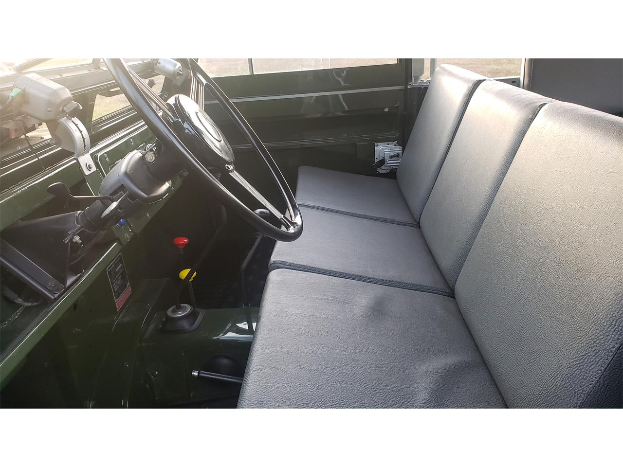 Land-rover-Series-iia-1969-Bronze-green-Elephant-hide-gray-8