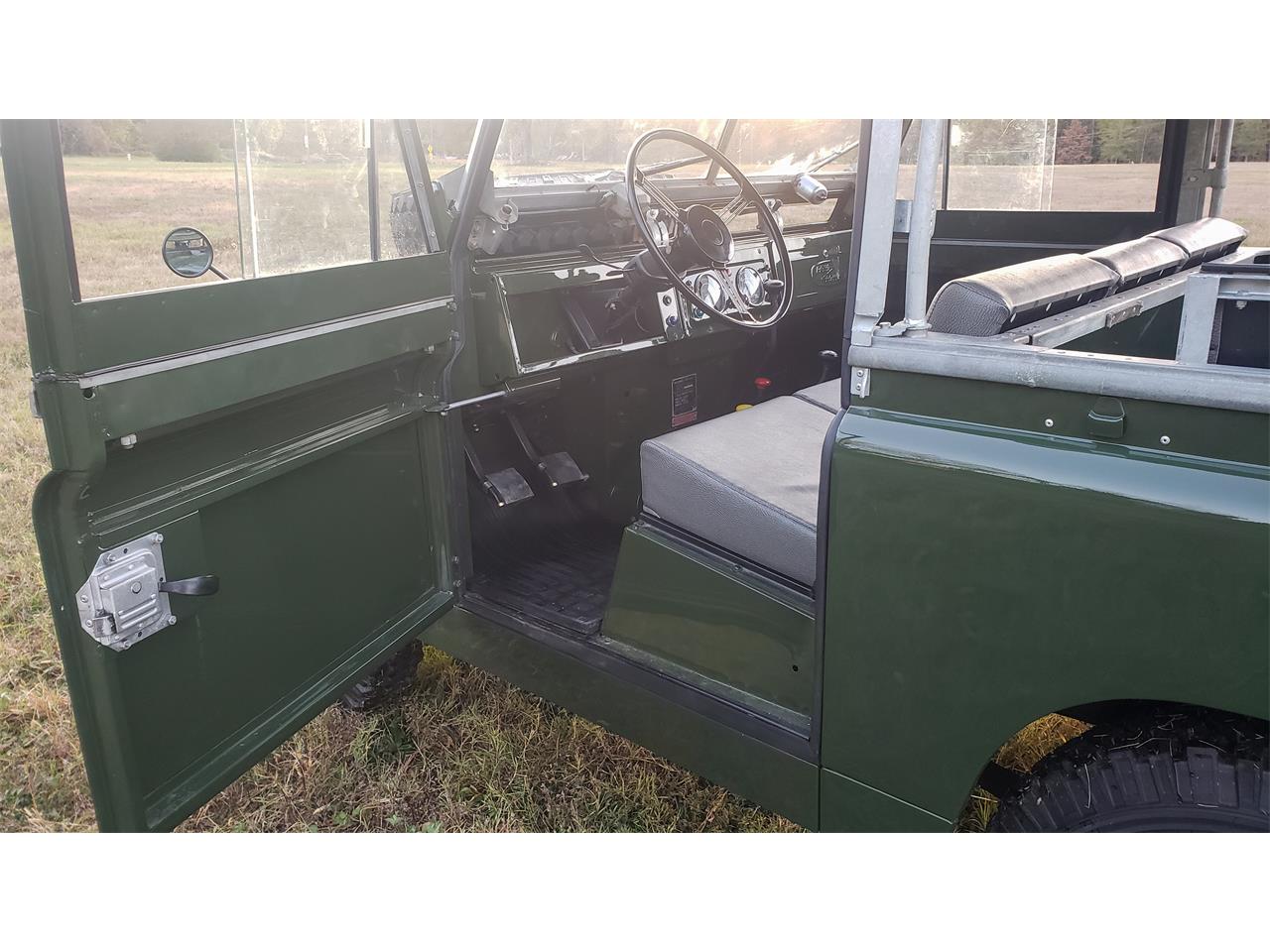 Land-rover-Series-iia-1969-Bronze-green-Elephant-hide-gray-9