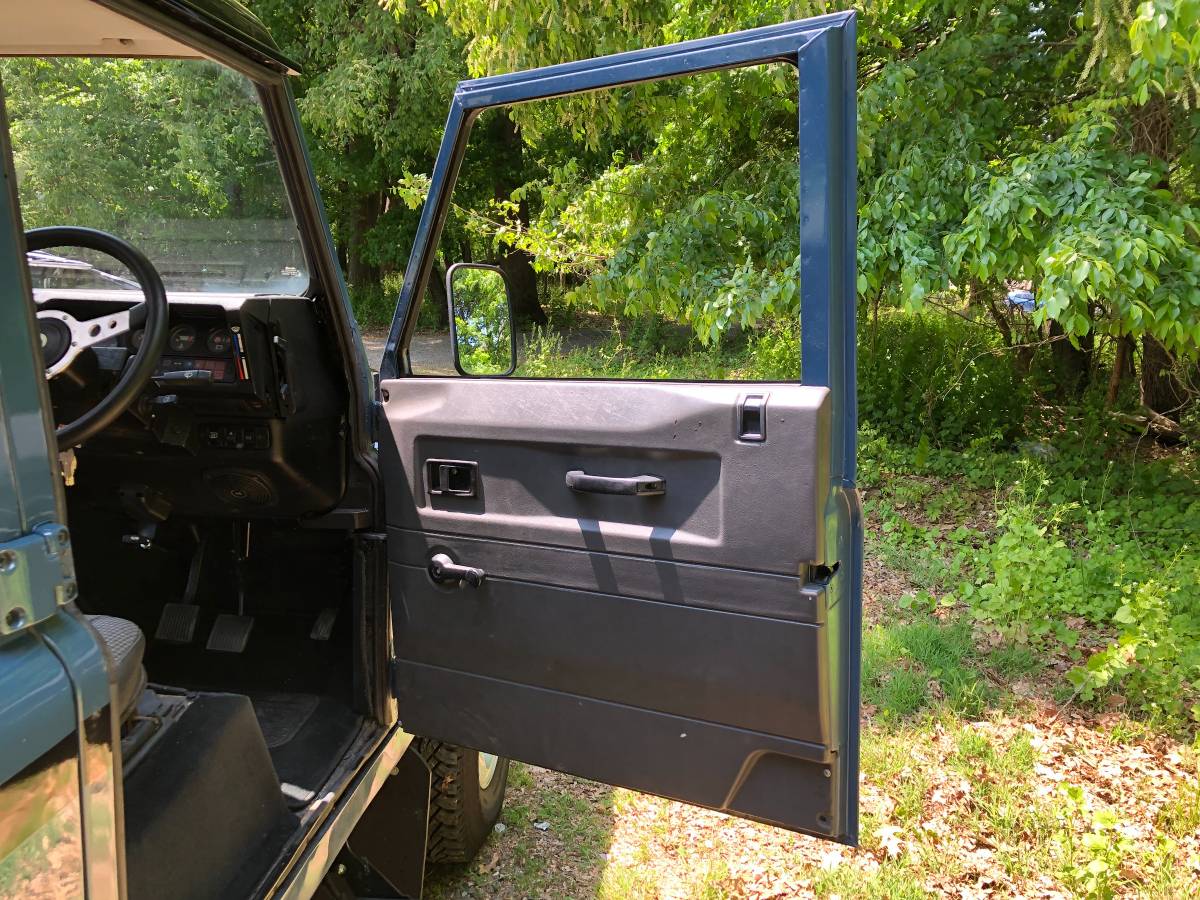 Land-rover-defender-110-diesel-1992-blue-9