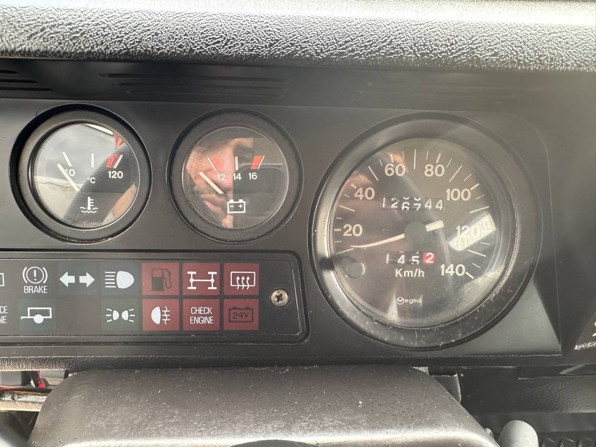 Land-rover-defender-90-1989-red-10