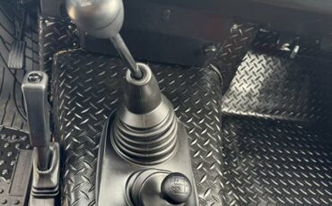 Land-rover-defender-90-1989-red-11