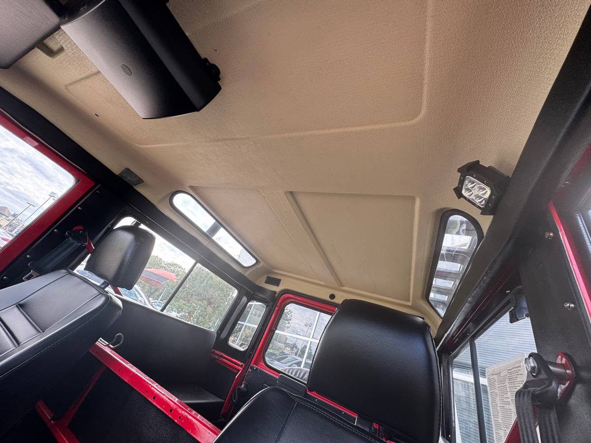 Land-rover-defender-90-1989-red-12