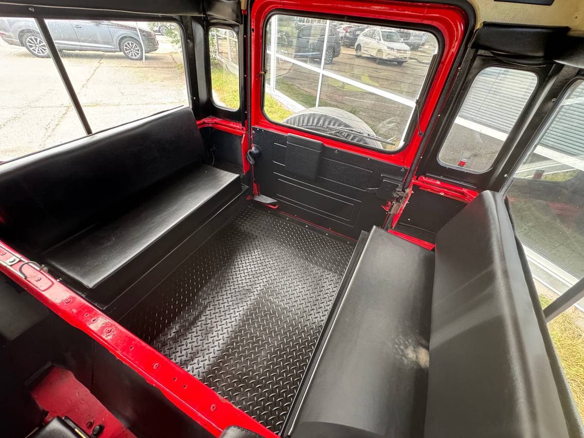 Land-rover-defender-90-1989-red-9