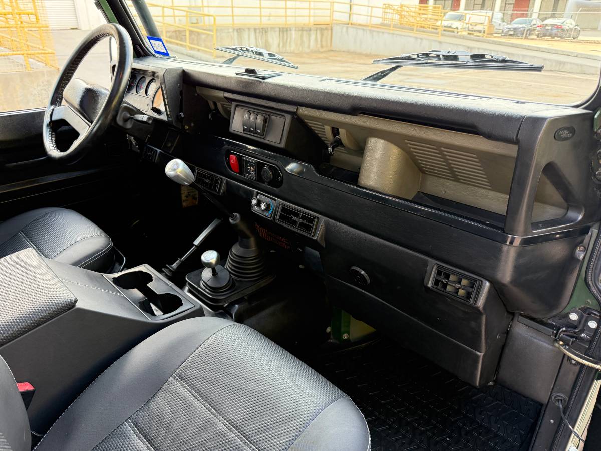 Land-rover-defender-90-nas-1995-green-13