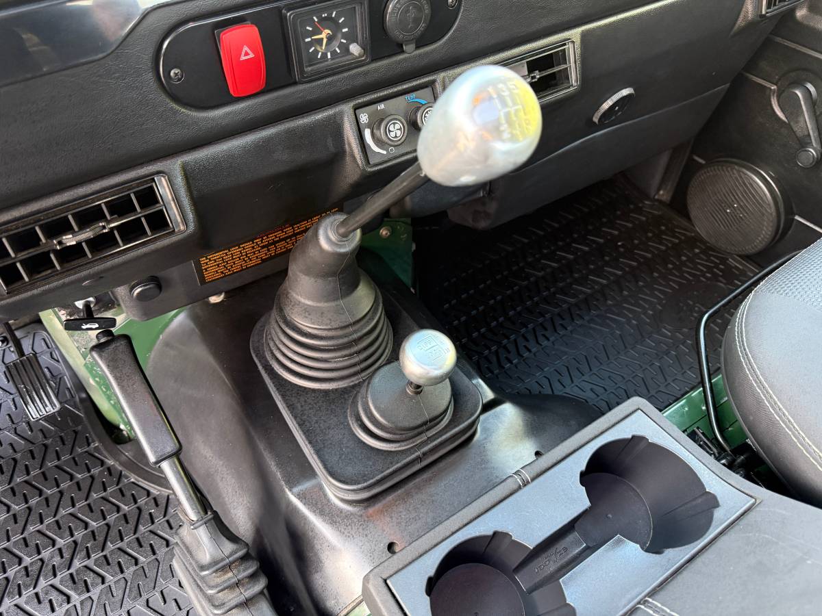Land-rover-defender-90-nas-1995-green-15